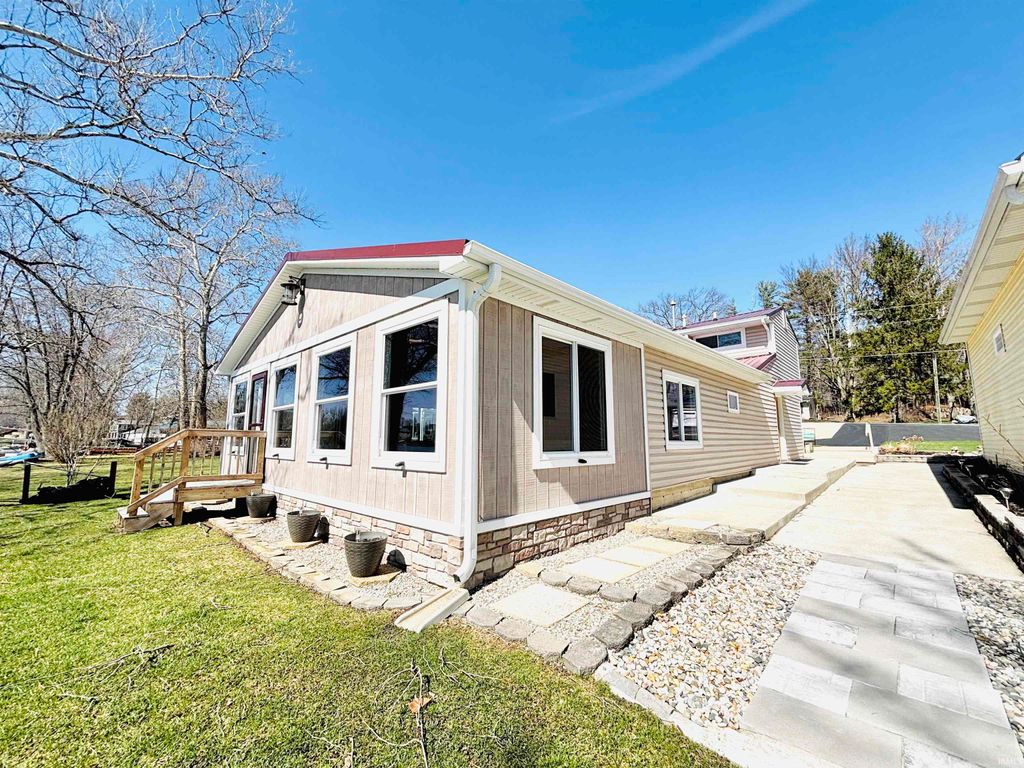 Photo of 1770 E Poplar Road, Columbia City, IN 46725 (MLS # 202538115)