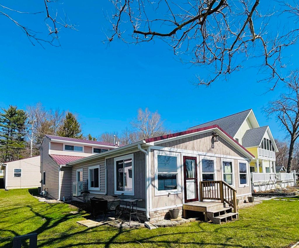 Photo of 1770 E Poplar Road, Columbia City, IN 46725 (MLS # 202538115)