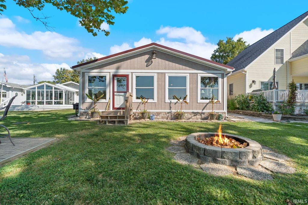 Photo of 1770 E Poplar Road, Columbia City, IN 46725 (MLS # 202538115)