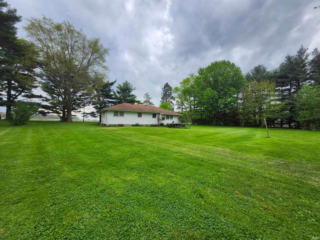 Photo of 4130 S Whitley Road, South Whitley, IN 46787 (MLS # 202616502)