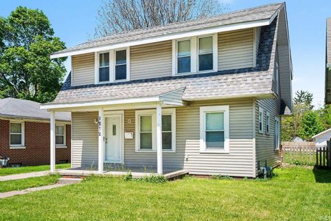 Photo of 1212 W Lexington Avenue, Elkhart, IN 46514 (MLS # 202617310)