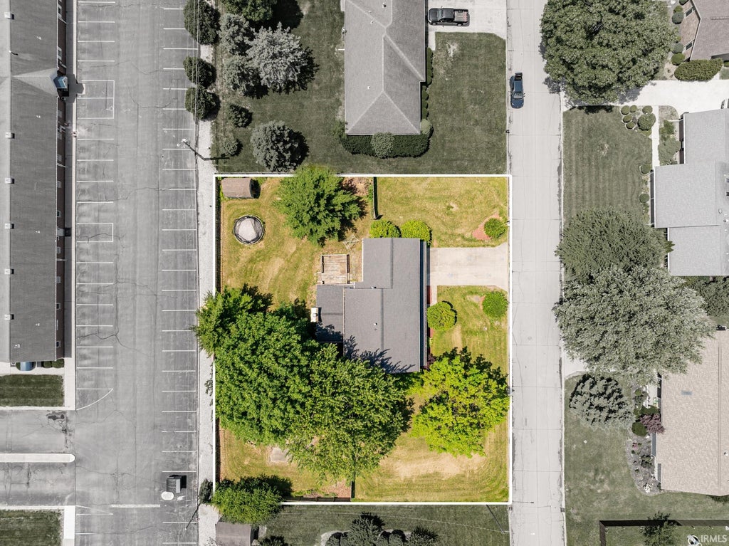 Photo of 2209 W Woodmont Drive, Muncie, IN 47304 (MLS # 202622276)