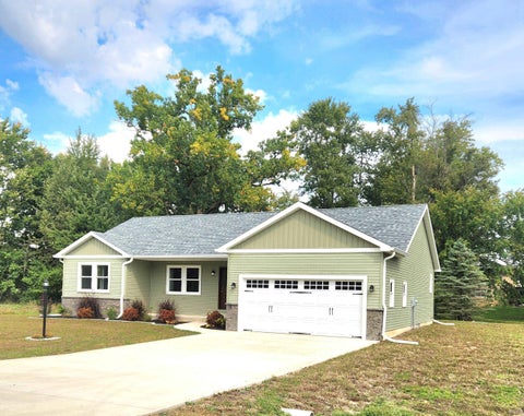 Photo of 11102 N Dogleg Dr E Dr, Syracuse, IN 46567 (MLS # 202644899)