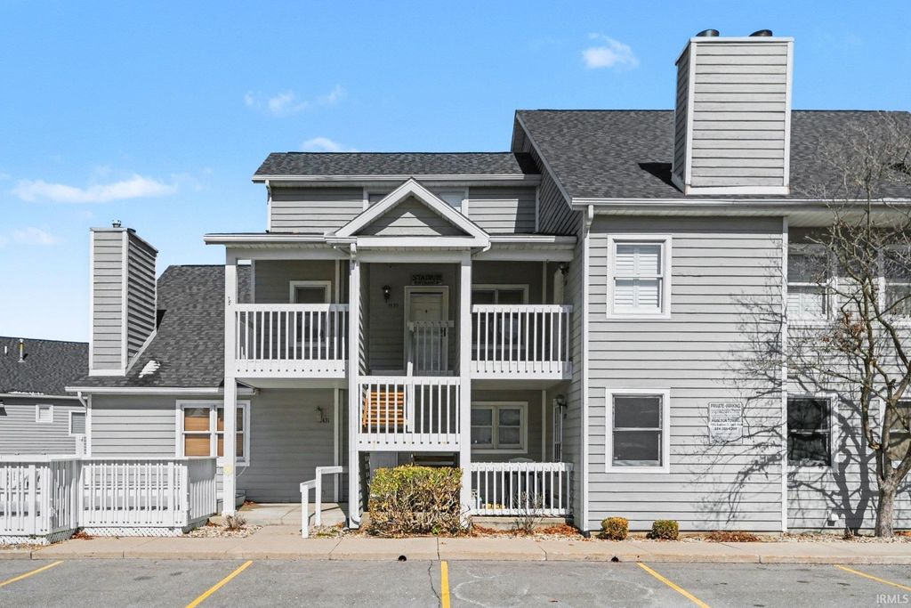 Photo of 1433 N Oakhill Drive, South Bend, IN 46637 (MLS # 202609621)