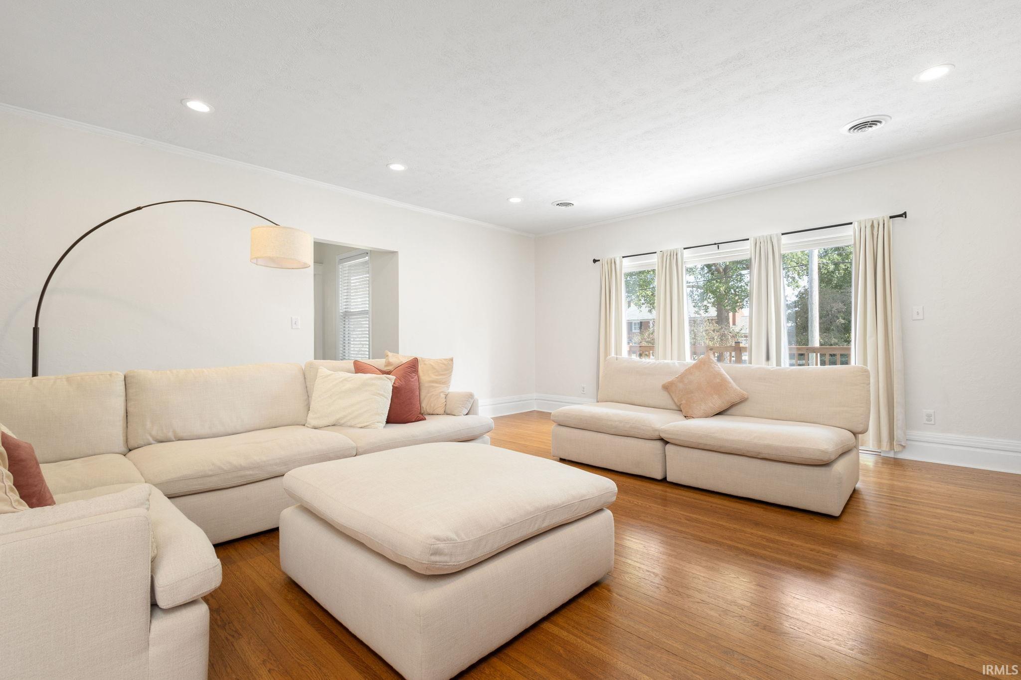 Elkhart, Indiana 46514, United States, 3 Bedrooms Bedrooms, ,4 BathroomsBathrooms,Residential,Active,207915