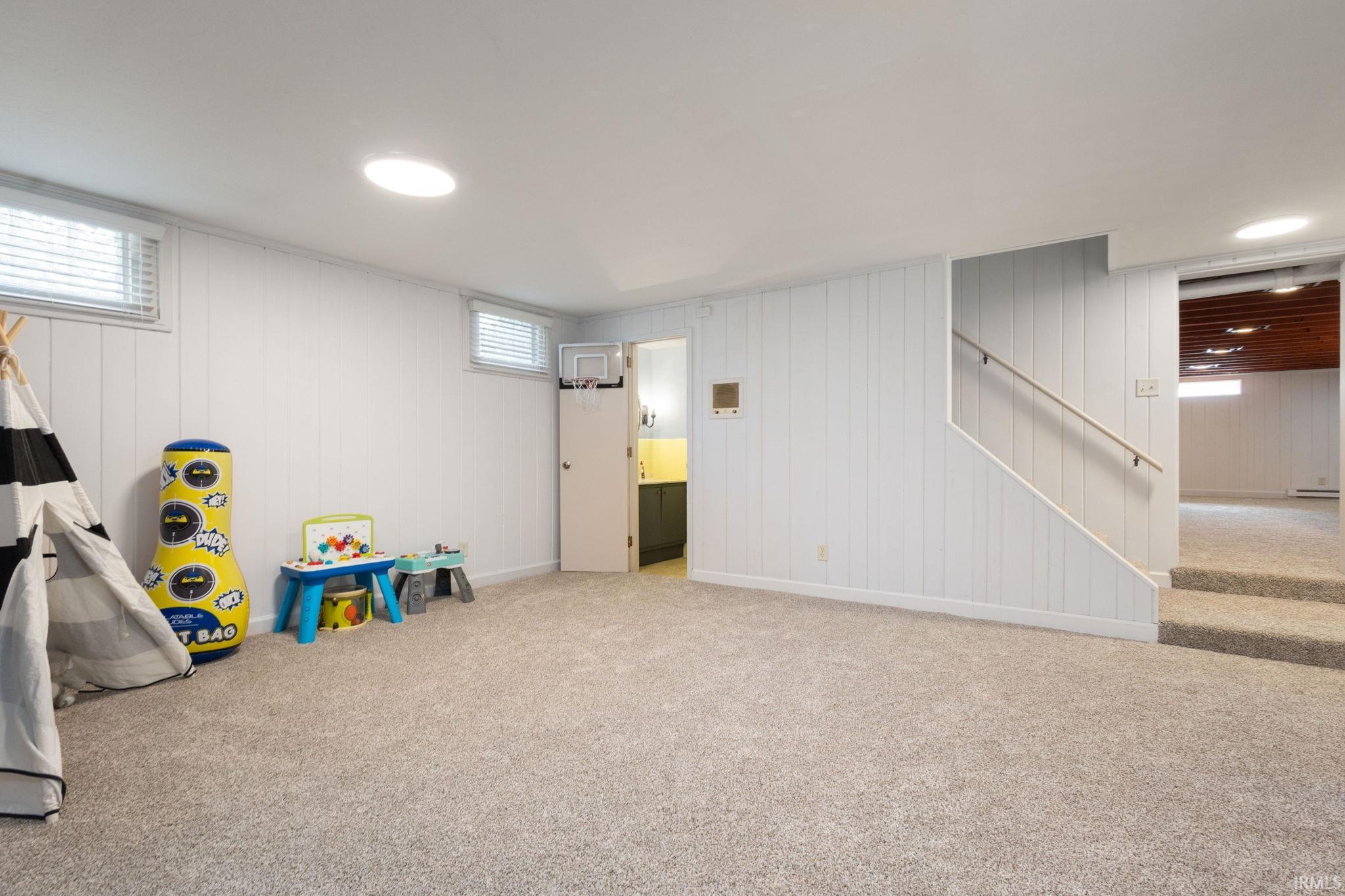 Elkhart, Indiana 46514, United States, 3 Bedrooms Bedrooms, ,4 BathroomsBathrooms,Residential,Active,207915