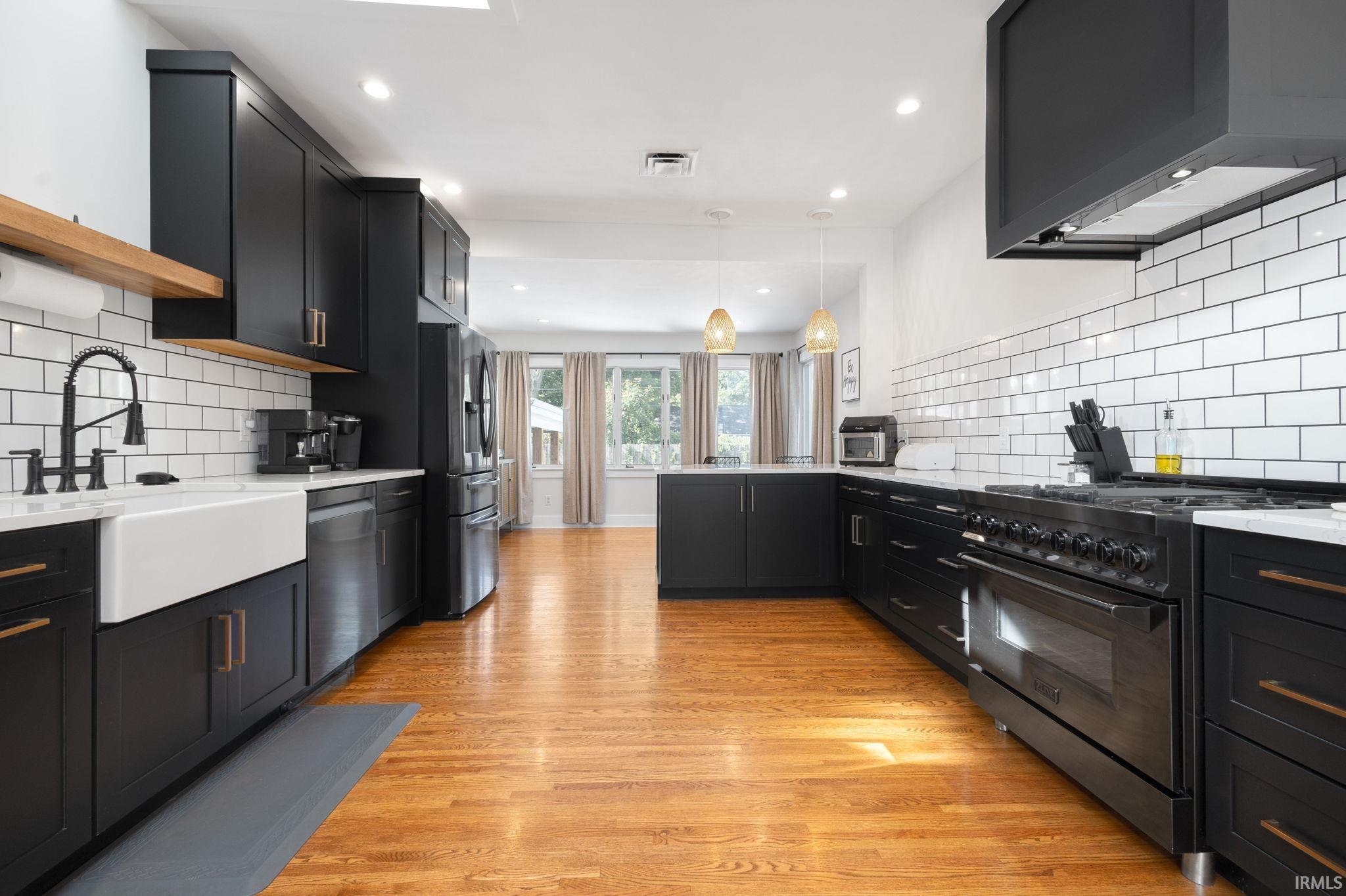 Elkhart, Indiana 46514, United States, 3 Bedrooms Bedrooms, ,4 BathroomsBathrooms,Residential,Active,207915