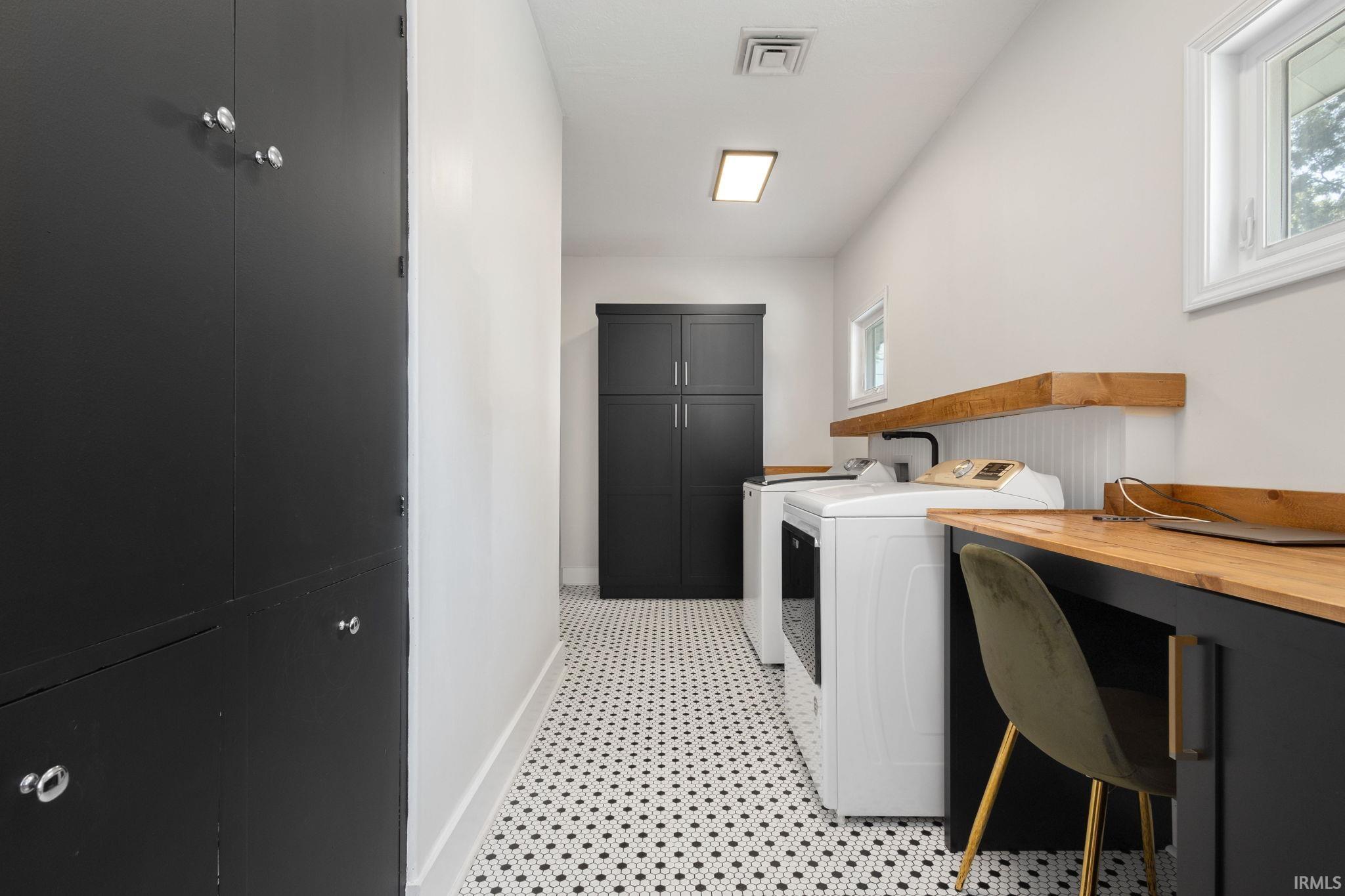 Elkhart, Indiana 46514, United States, 3 Bedrooms Bedrooms, ,4 BathroomsBathrooms,Residential,Active,207915