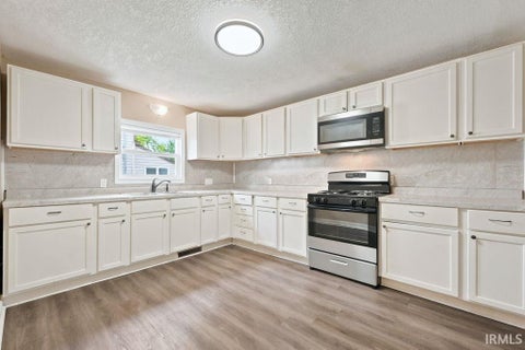 Tiny photo for 1224 E State Street, Huntington, IN 46750 (MLS # 202642097)