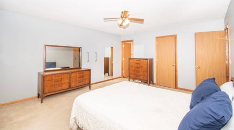 Tiny photo for 701 Rolling River Run, Albion, IN 46701 (MLS # 202545474)