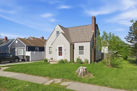 Photo of 4522 S Calhoun Street, Fort Wayne, IN 46807 (MLS # 202617898)