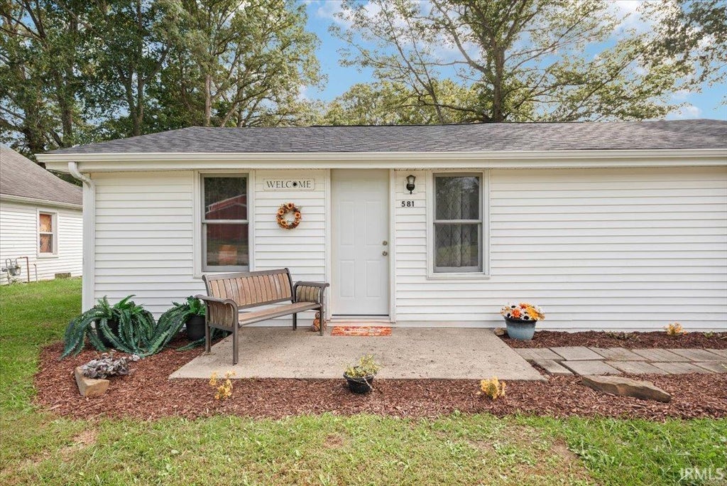 Photo of 581 W 625 S Route, Columbus, IN 47201 (MLS # 202640011)