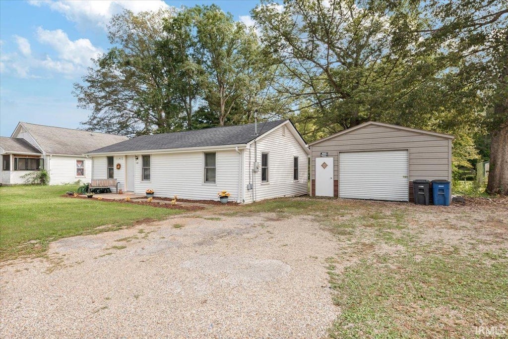 Photo of 581 W 625 S Route, Columbus, IN 47201 (MLS # 202640011)