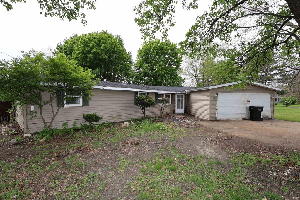 Photo of 23476 Lawrence Street, South Bend, IN 46628 (MLS # 202616832)