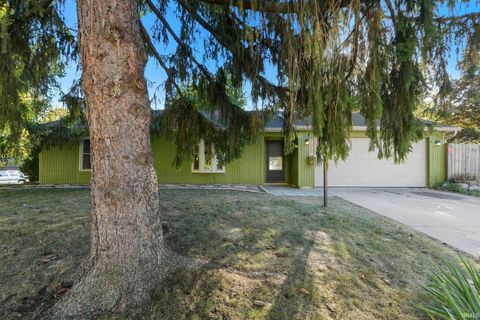 Photo of 5932 Horseshoe Bend, Fort Wayne, IN 46825 (MLS # 202540974) Photo of 5932 Horseshoe Bend, Fort Wayne, IN 46825 (MLS # 202540974)