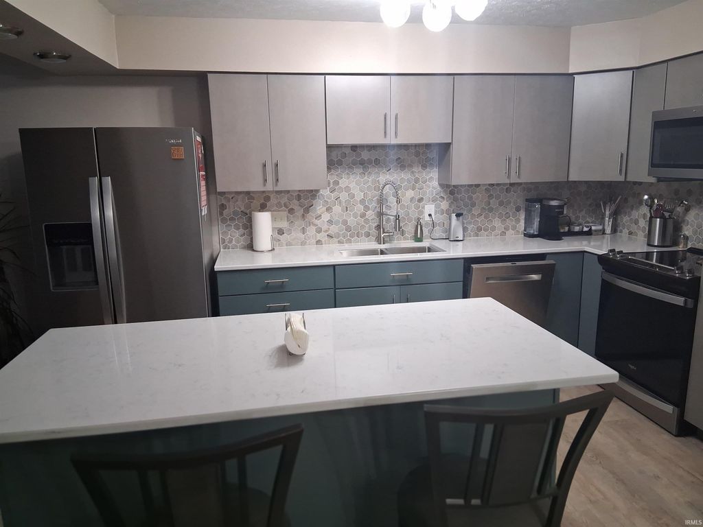 Photo of 842 Senate Avenue, Evansville, IN 47711 (MLS # 202606792)