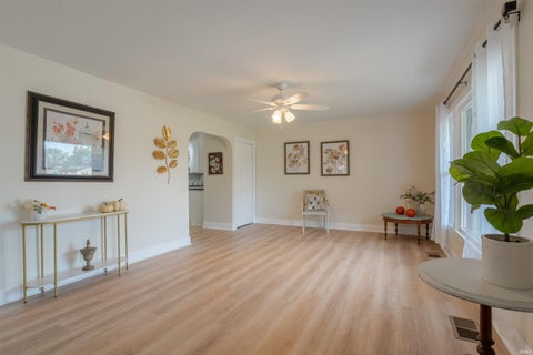 Tiny photo for 1901 S Walnut Lane, Evansville, IN 47714 (MLS # 202642999)