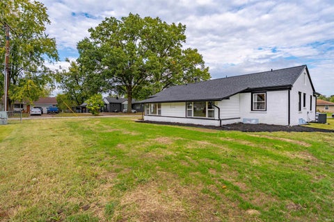 Tiny photo for 1901 S Walnut Lane, Evansville, IN 47714 (MLS # 202642999)