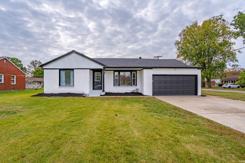 Photo of 1901 S Walnut Lane, Evansville, IN 47714 (MLS # 202642999)