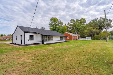 Tiny photo for 1901 S Walnut Lane, Evansville, IN 47714 (MLS # 202642999)