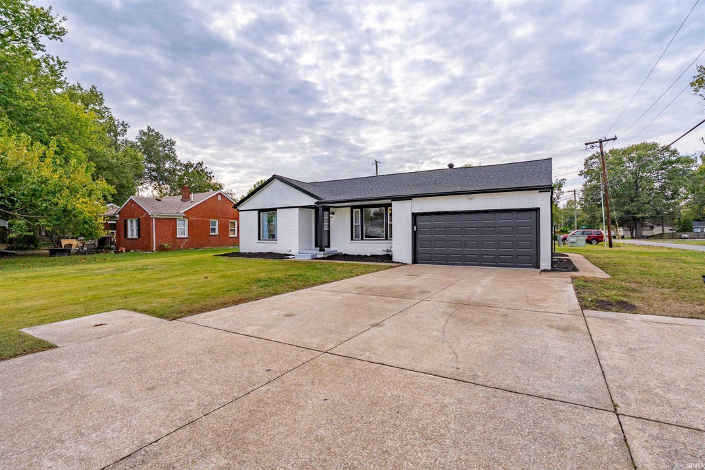 Photo of 1901 S Walnut Lane, Evansville, IN 47714 (MLS # 202642999)