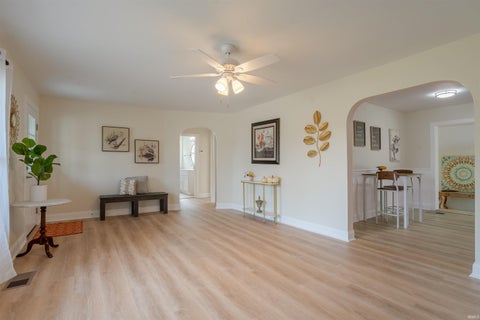 Tiny photo for 1901 S Walnut Lane, Evansville, IN 47714 (MLS # 202642999)