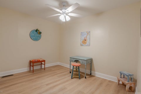 Tiny photo for 1901 S Walnut Lane, Evansville, IN 47714 (MLS # 202642999)