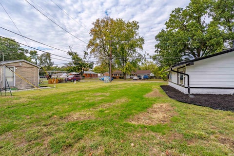 Tiny photo for 1901 S Walnut Lane, Evansville, IN 47714 (MLS # 202642999)