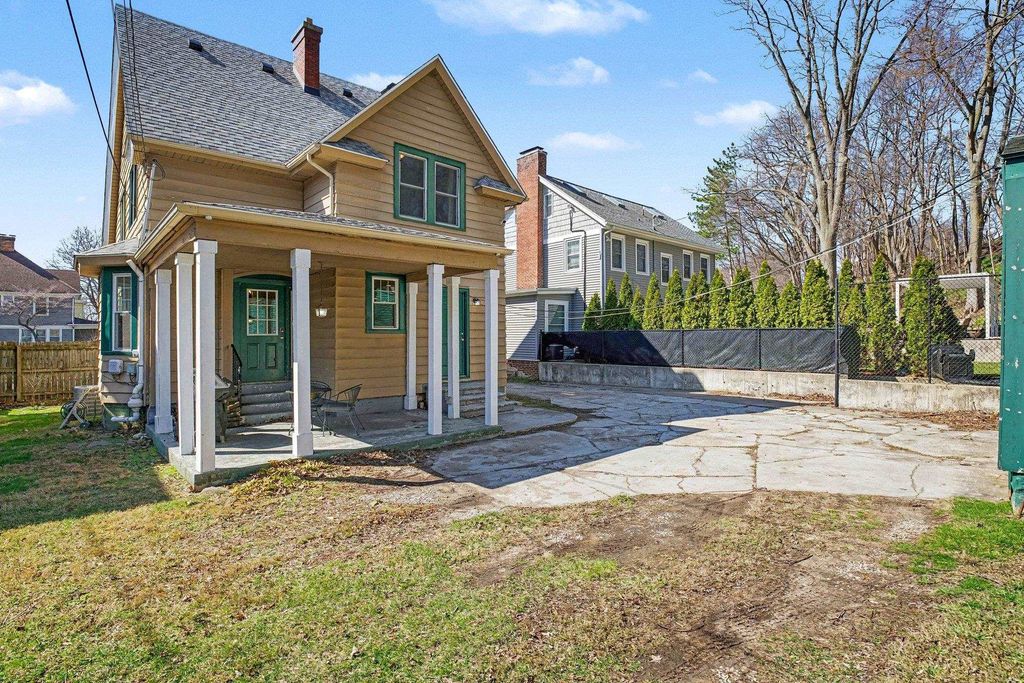 Photo of 1110 N Michigan Street, South Bend, IN 46617 (MLS # 202610597)