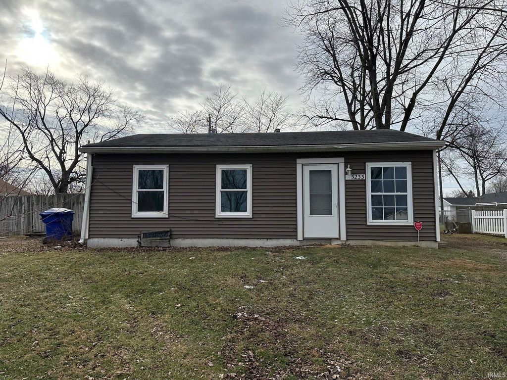 Photo of 5233 COUNCIL RING Boulevard, Kokomo, IN 46902 (MLS # 202601341)