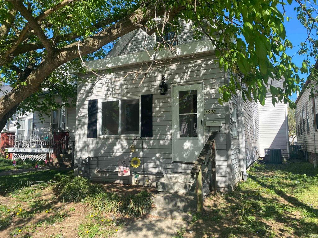 Photo of 1025 N Second Avenue, Evansville, IN 47710 (MLS # 202611697)