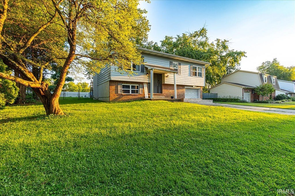 Photo of 7355 Oakpark Drive, Newburgh, IN 47630 (MLS # 202636066)