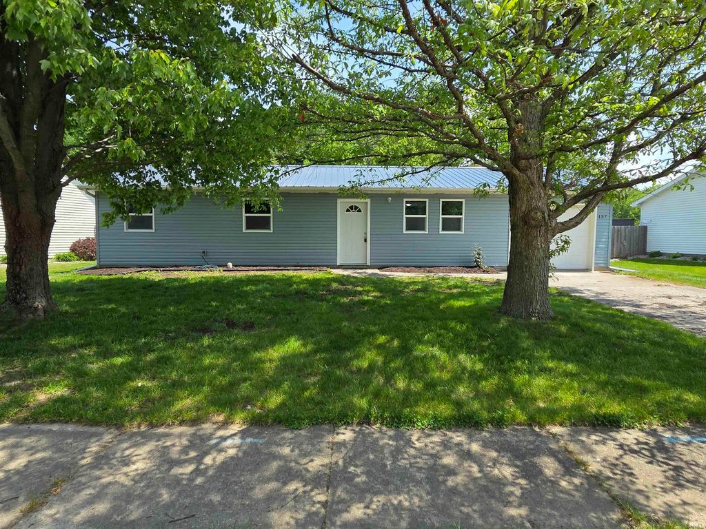 Photo of 137 Staunton Avenue, Churubusco, IN 46723 (MLS # 202618797)
