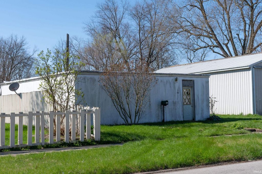 Photo of 913 E 5th Street, Mishawaka, IN 46544 (MLS # 202611917)