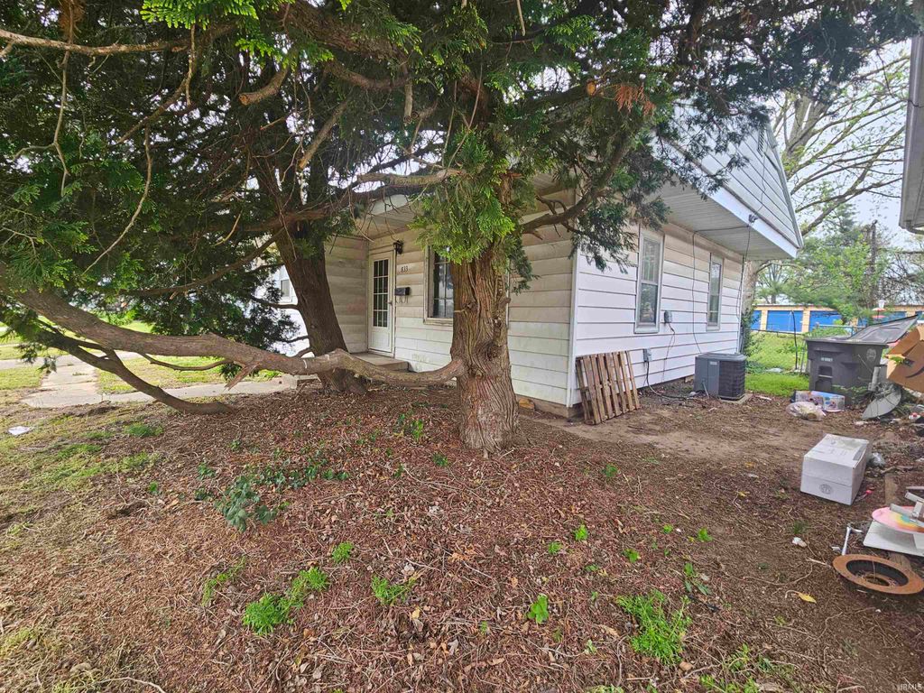 Photo of 833 S 13th Street, Vincennes, IN 47591 (MLS # 202613245)