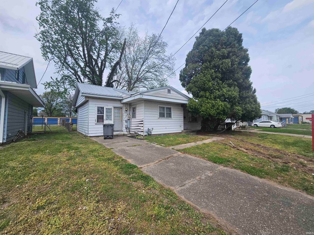 Photo of 833 S 13th Street, Vincennes, IN 47591 (MLS # 202613245)