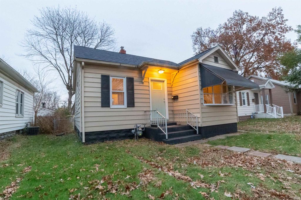 Photo of 1116 S Harlan Avenue, Evansville, IN 47714 (MLS # 202547771)