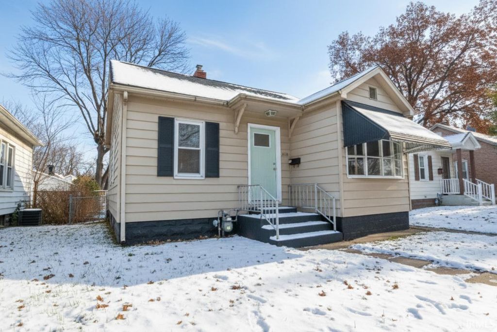 Photo of 1116 S Harlan Avenue, Evansville, IN 47714 (MLS # 202547771)