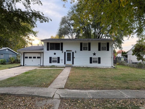 Photo of 2301 Canterbury Drive, Kokomo, IN 46902 (MLS # 202644740)