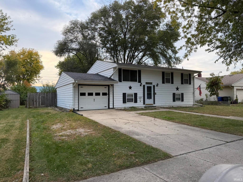 Photo of 2301 Canterbury Drive, Kokomo, IN 46902 (MLS # 202644740)