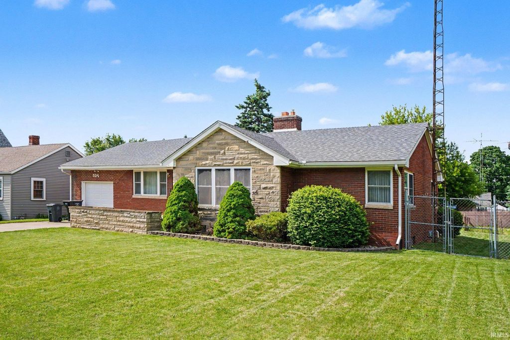 Photo of 527 E Farneman Avenue, South Bend, IN 46614 (MLS # 202619670)