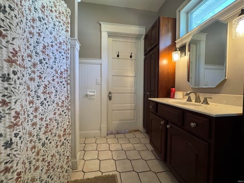 Tiny photo for 1225 N Indiana Avenue, Kokomo, IN 46901 (MLS # 202642781)