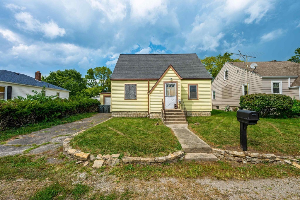 Photo of 1810 E 22nd Street, Muncie, IN 47302 (MLS # 202637174)