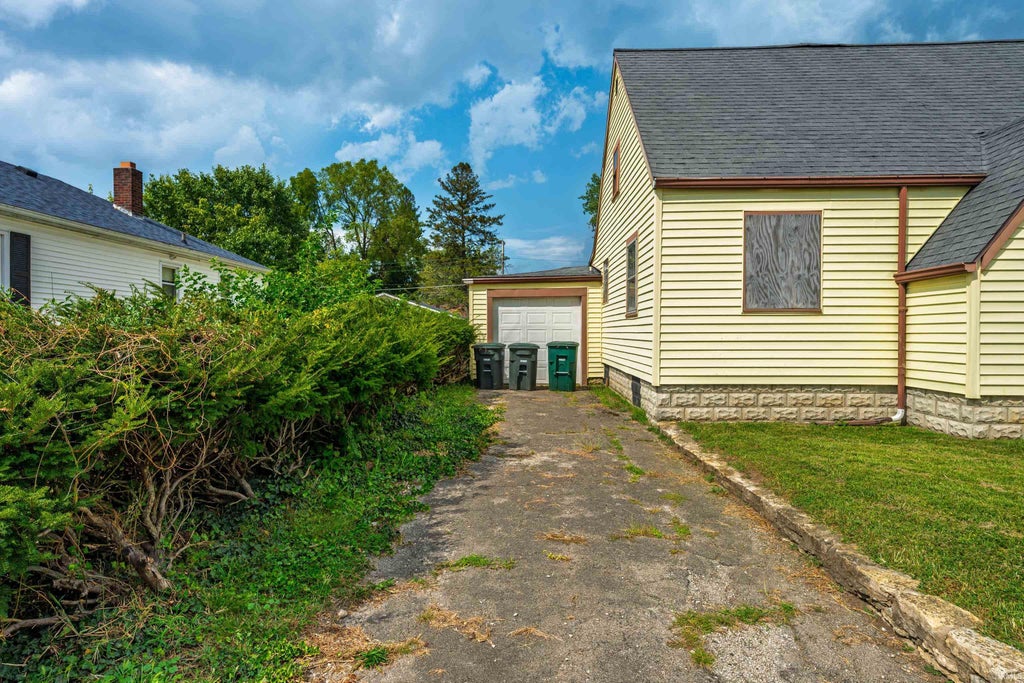 Photo of 1810 E 22nd Street, Muncie, IN 47302 (MLS # 202637174)