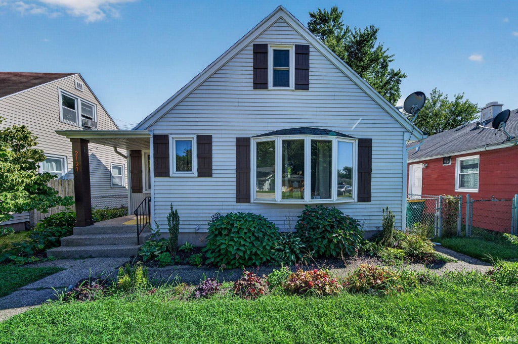 Photo of 2121 Homewood Avenue, Mishawaka, IN 46544 (MLS # 202633988)