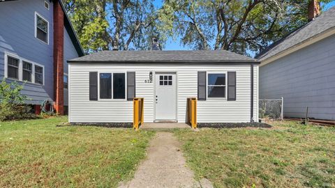Photo of 612 5th Street, Fort Wayne, IN 46808 (MLS # 202540803)