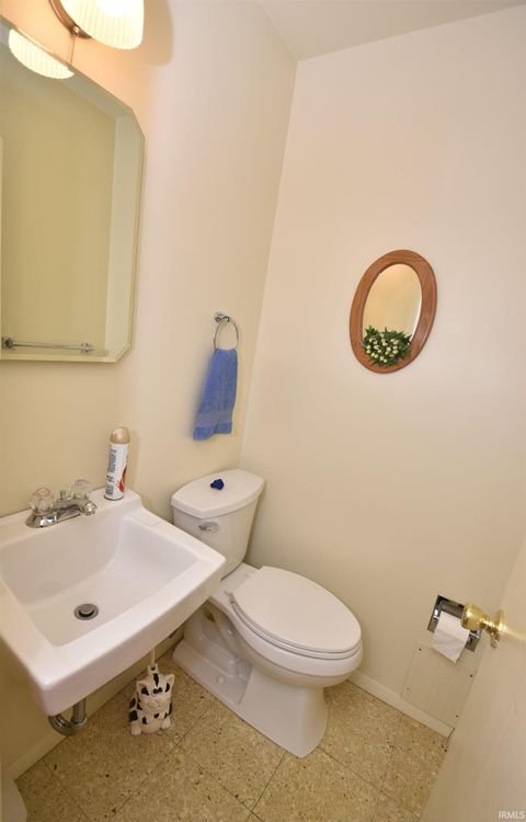 Tiny photo for 1117 Whitehall Drive, South Bend, IN 46615 (MLS # 202545481)