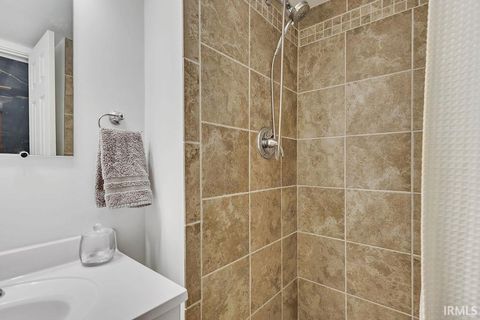 Tiny photo for 618 W 3rd Street, Bloomington, IN 47404 (MLS # 202611263)