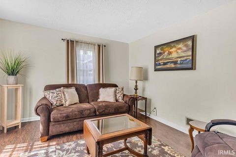 Tiny photo for 618 W 3rd Street, Bloomington, IN 47404 (MLS # 202611263)