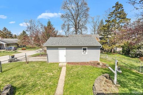 Tiny photo for 618 W 3rd Street, Bloomington, IN 47404 (MLS # 202611263)